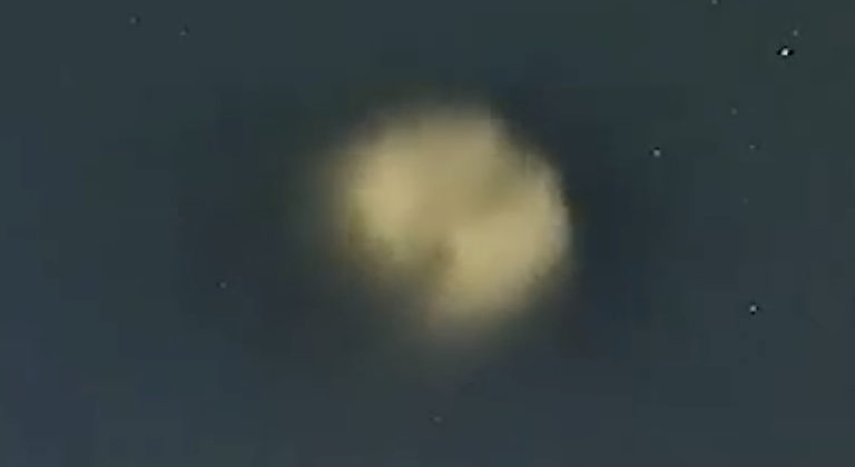 UFO Sightings Daily: UFO seen over Beijing Divides Into Three Craft